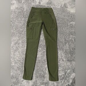 Athleta Headlands Hybrid High Rise Cargo Leggings. Sage Green Size 0